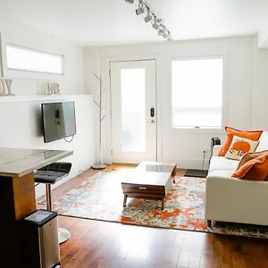 On Capri Bed & Breakfast Calgary