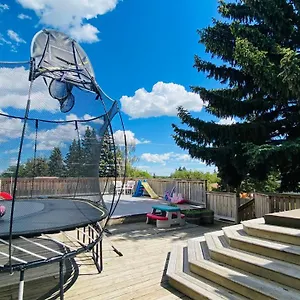 Cozy Basement Suite-溫馨小屋 Designated Parking Bed & Breakfast Calgary