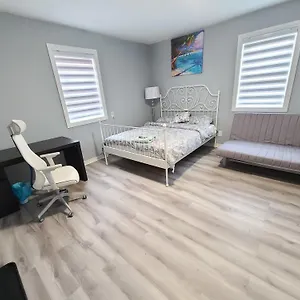 Downtown Spacious Bed & Breakfast Ottawa