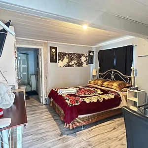 Guest - Private Retreat - J-1 Guest house