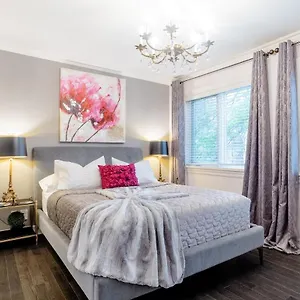 Downtown Luxury Victorian Retreat Guest house Toronto