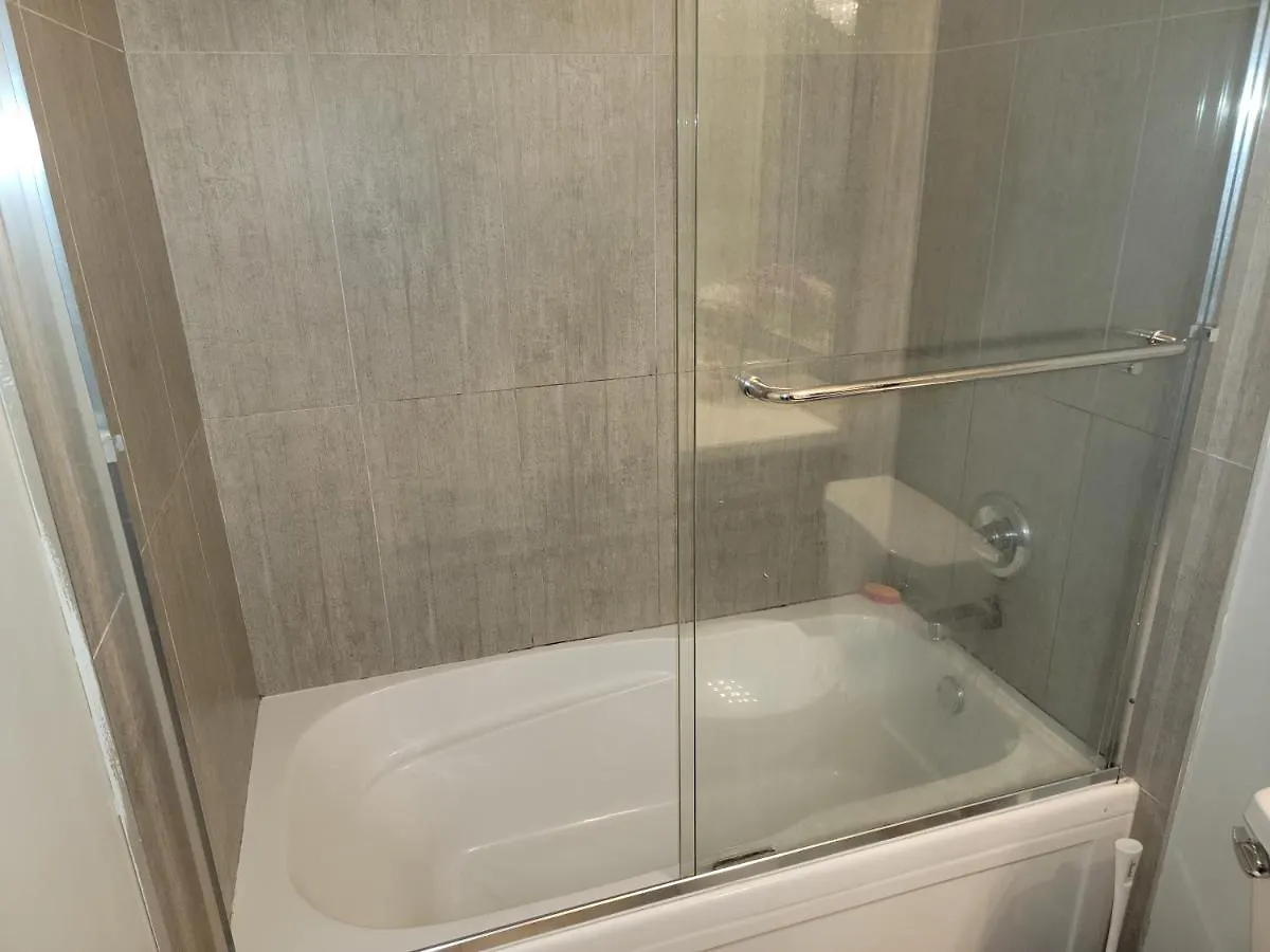 Guest house Oscar Inn & 2Bd Family Suite Or Private Room Abbotsford Canada