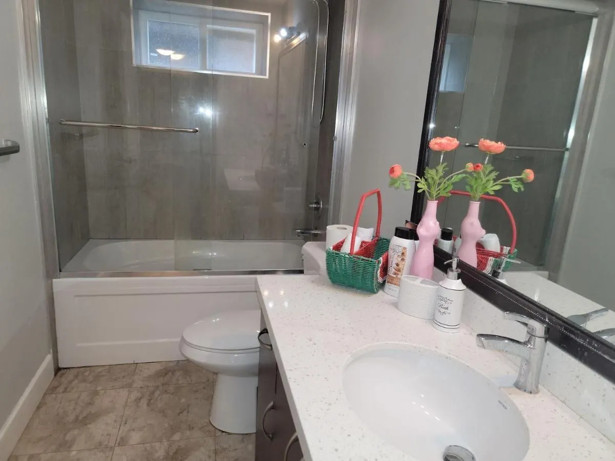 Guest house Oscar Inn & 2Bd Family Suite Or Private Room Abbotsford